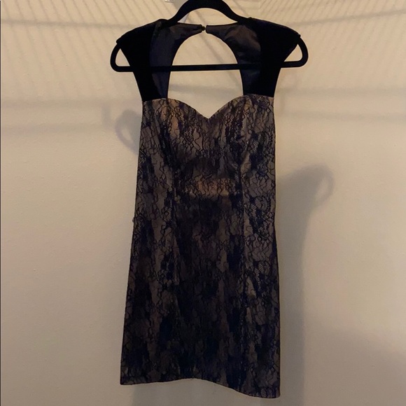 Lace Guess Dress - Picture 1 of 8